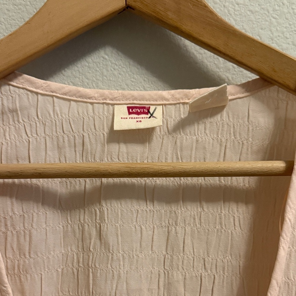 Levi’s Fawn Tie Blouse - Picture 2 of 4